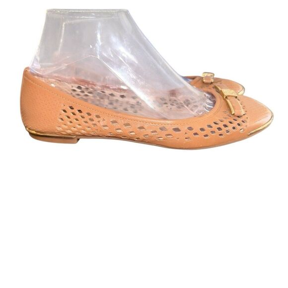 Vince Camuto Celindan Women Size 6.5 Sand Color Leather Cutout Bow Ballet Flats - Picture 3 of 5